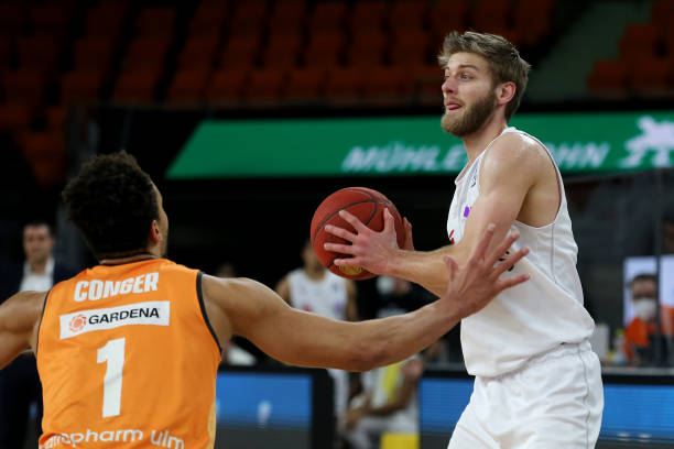 孔帕尼也被 孔帕尼也被